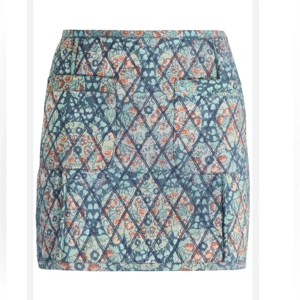 Free people Mini Quilted Blue Floral Skirt(Size 10)